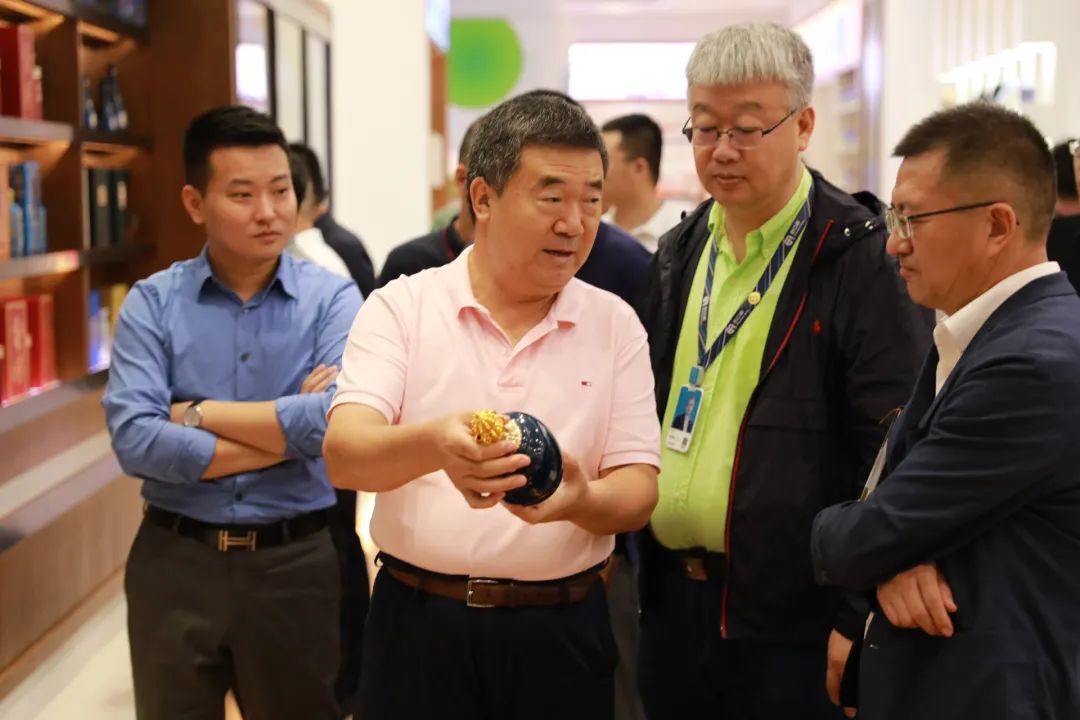 汾酒会见团一行到访AG真人国际官方网站，探索清香型白酒生长新风向