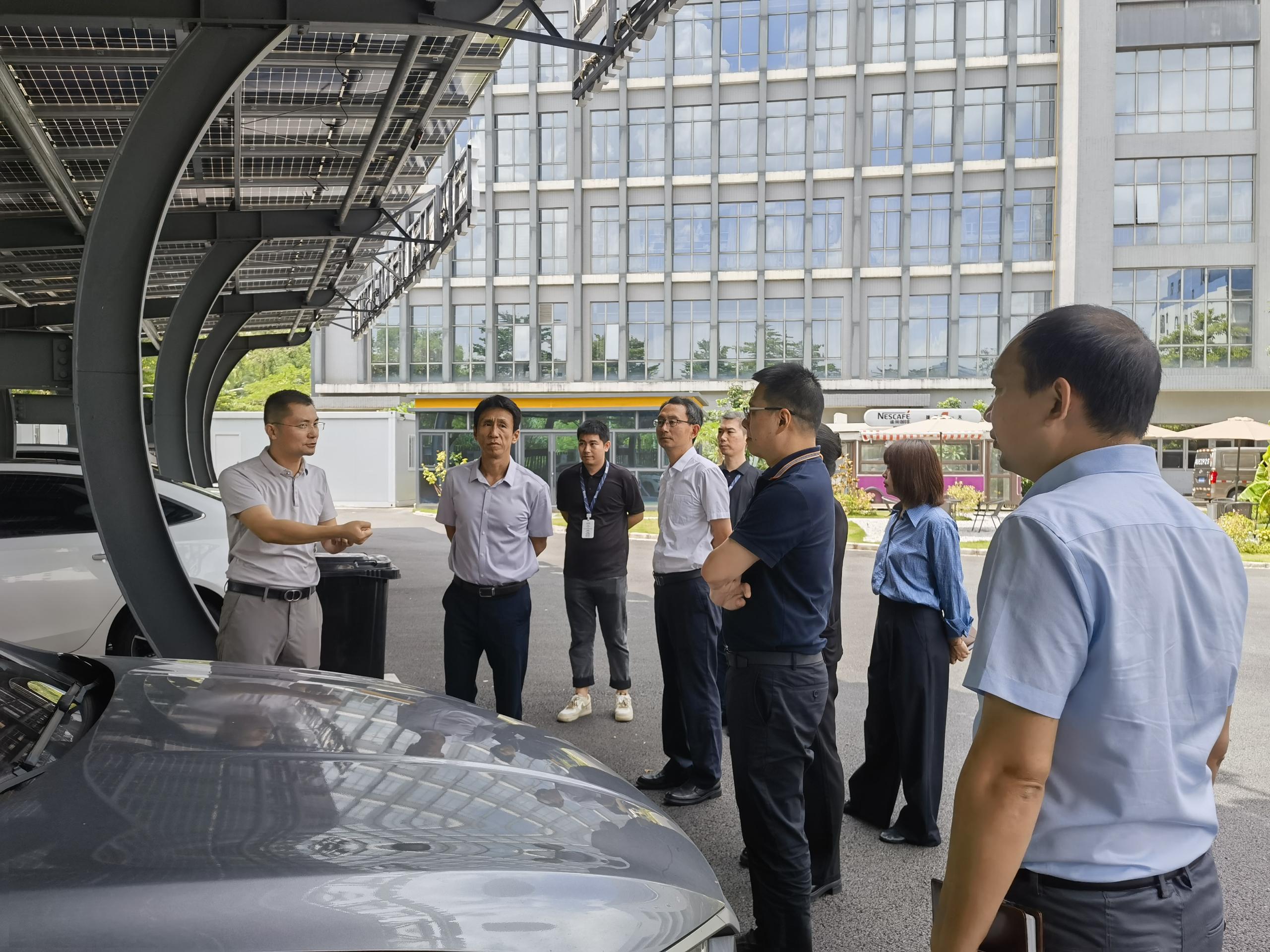 深物业集团一行莅临AG真人国际官方网站考察交流，共筑“绿色低碳”新篇章